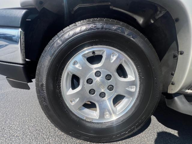 2006 Silver Birch Metallic /Gray/Dark Charcoal Chevrolet Avalanche 1500 Z66 (3GNEC12ZX6G) , Automatic transmission, located at 1865 East Red Hills Pkwy, St. George, 84770, (435) 628-0023, 37.120850, -113.543640 - We specialize in helping ALL people get the best financing available. No matter your credit score, good, bad or none we can get you an amazing rate. Had a bankruptcy, divorce, or repossessions? We give you the green light to get your credit back on the road. Low down and affordable payments that fit - Photo#8