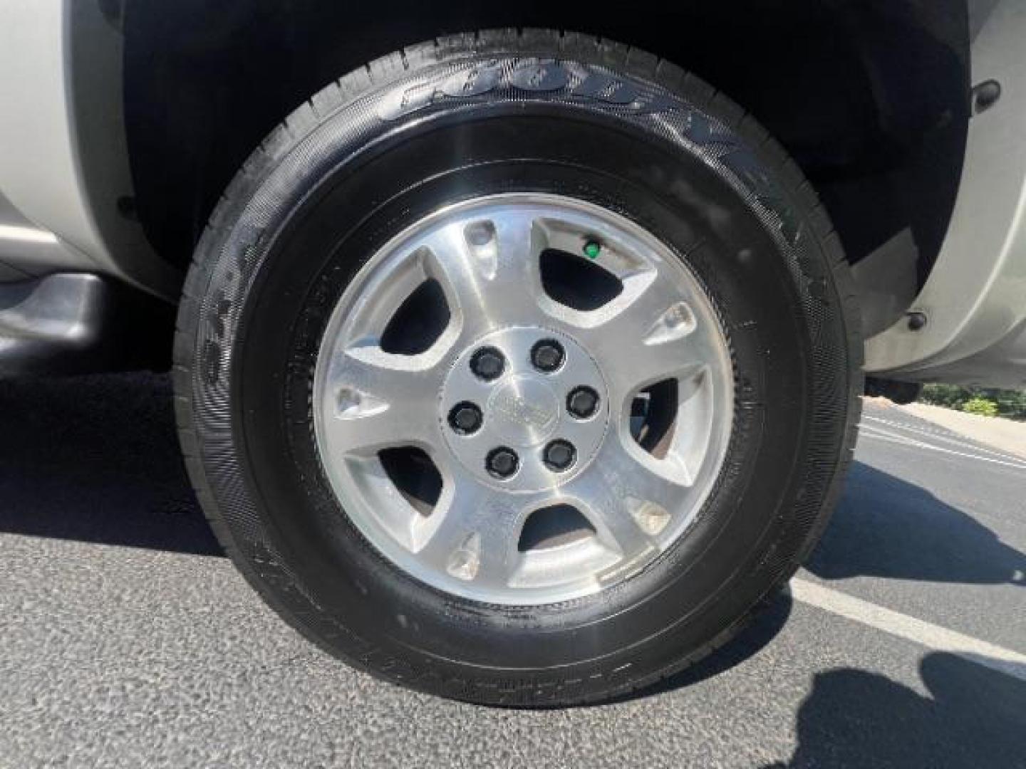 2006 Silver Birch Metallic /Gray/Dark Charcoal Chevrolet Avalanche 1500 Z66 (3GNEC12ZX6G) , Automatic transmission, located at 940 North Main Street, Cedar City, UT, 84720, (435) 628-0023, 37.692936, -113.061897 - We specialize in helping ALL people get the best financing available. No matter your credit score, good, bad or none we can get you an amazing rate. Had a bankruptcy, divorce, or repossessions? We give you the green light to get your credit back on the road. Low down and affordable payments that fit- Photo#9