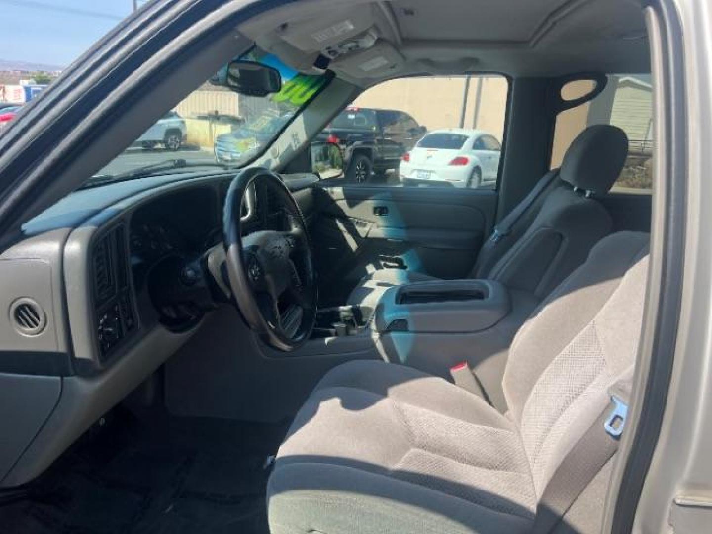 2006 Silver Birch Metallic /Gray/Dark Charcoal Chevrolet Avalanche 1500 Z66 (3GNEC12ZX6G) , Automatic transmission, located at 940 North Main Street, Cedar City, UT, 84720, (435) 628-0023, 37.692936, -113.061897 - We specialize in helping ALL people get the best financing available. No matter your credit score, good, bad or none we can get you an amazing rate. Had a bankruptcy, divorce, or repossessions? We give you the green light to get your credit back on the road. Low down and affordable payments that fit- Photo#13