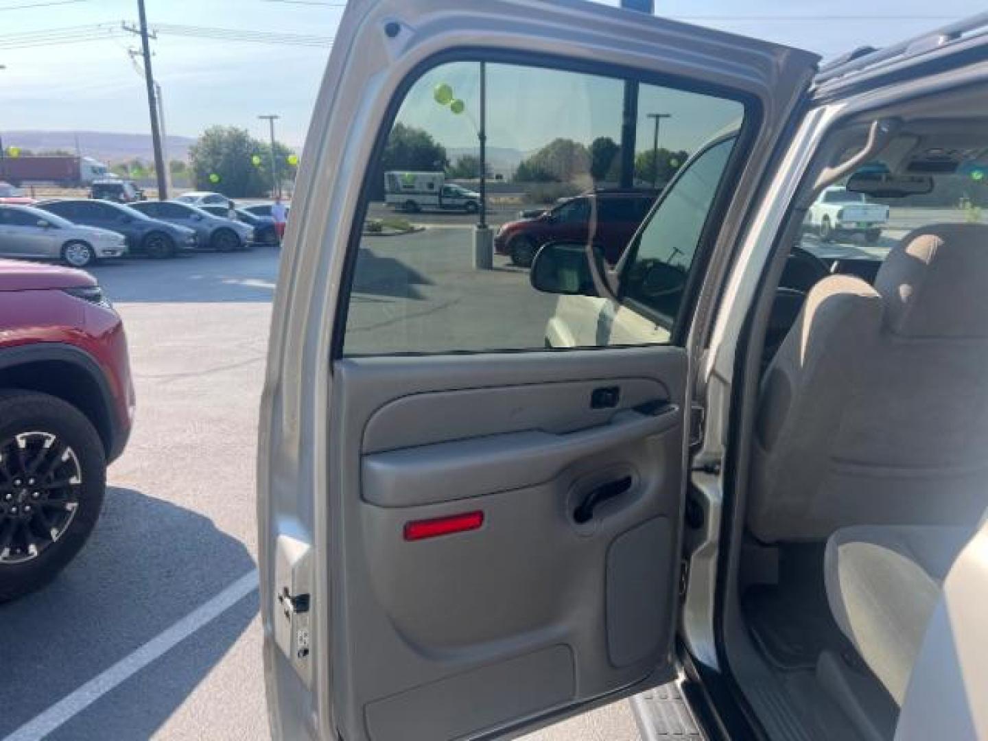 2006 Silver Birch Metallic /Gray/Dark Charcoal Chevrolet Avalanche 1500 Z66 (3GNEC12ZX6G) , Automatic transmission, located at 940 North Main Street, Cedar City, UT, 84720, (435) 628-0023, 37.692936, -113.061897 - We specialize in helping ALL people get the best financing available. No matter your credit score, good, bad or none we can get you an amazing rate. Had a bankruptcy, divorce, or repossessions? We give you the green light to get your credit back on the road. Low down and affordable payments that fit- Photo#18