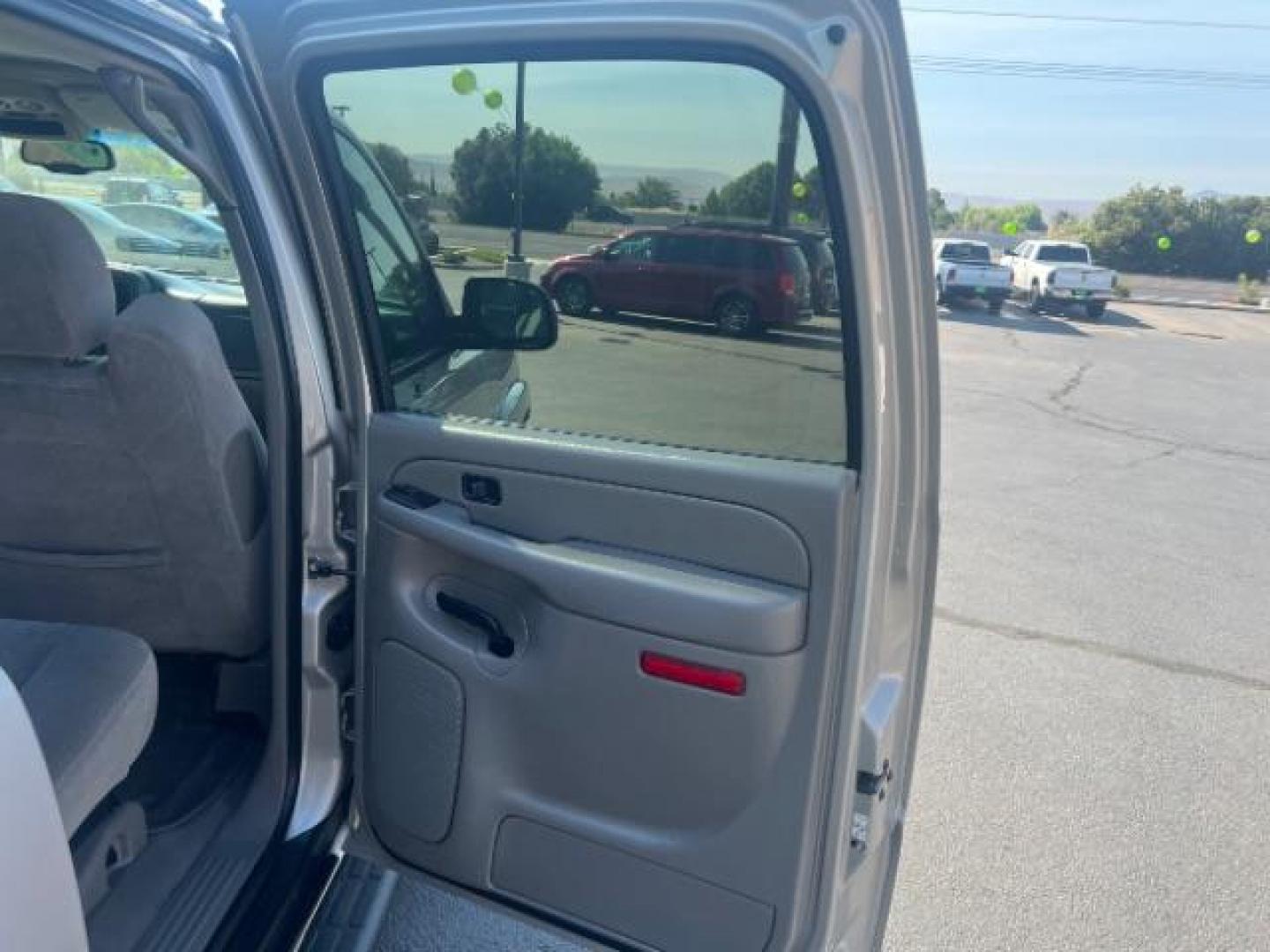 2006 Silver Birch Metallic /Gray/Dark Charcoal Chevrolet Avalanche 1500 Z66 (3GNEC12ZX6G) , Automatic transmission, located at 940 North Main Street, Cedar City, UT, 84720, (435) 628-0023, 37.692936, -113.061897 - We specialize in helping ALL people get the best financing available. No matter your credit score, good, bad or none we can get you an amazing rate. Had a bankruptcy, divorce, or repossessions? We give you the green light to get your credit back on the road. Low down and affordable payments that fit- Photo#23