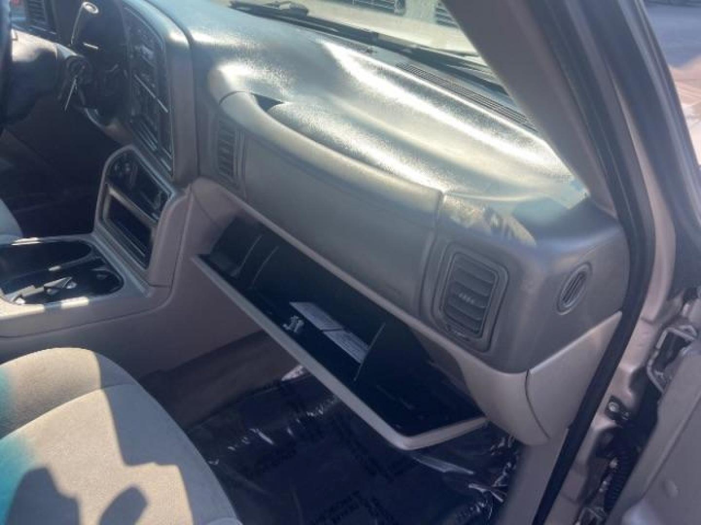 2006 Silver Birch Metallic /Gray/Dark Charcoal Chevrolet Avalanche 1500 Z66 (3GNEC12ZX6G) , Automatic transmission, located at 940 North Main Street, Cedar City, UT, 84720, (435) 628-0023, 37.692936, -113.061897 - We specialize in helping ALL people get the best financing available. No matter your credit score, good, bad or none we can get you an amazing rate. Had a bankruptcy, divorce, or repossessions? We give you the green light to get your credit back on the road. Low down and affordable payments that fit- Photo#27