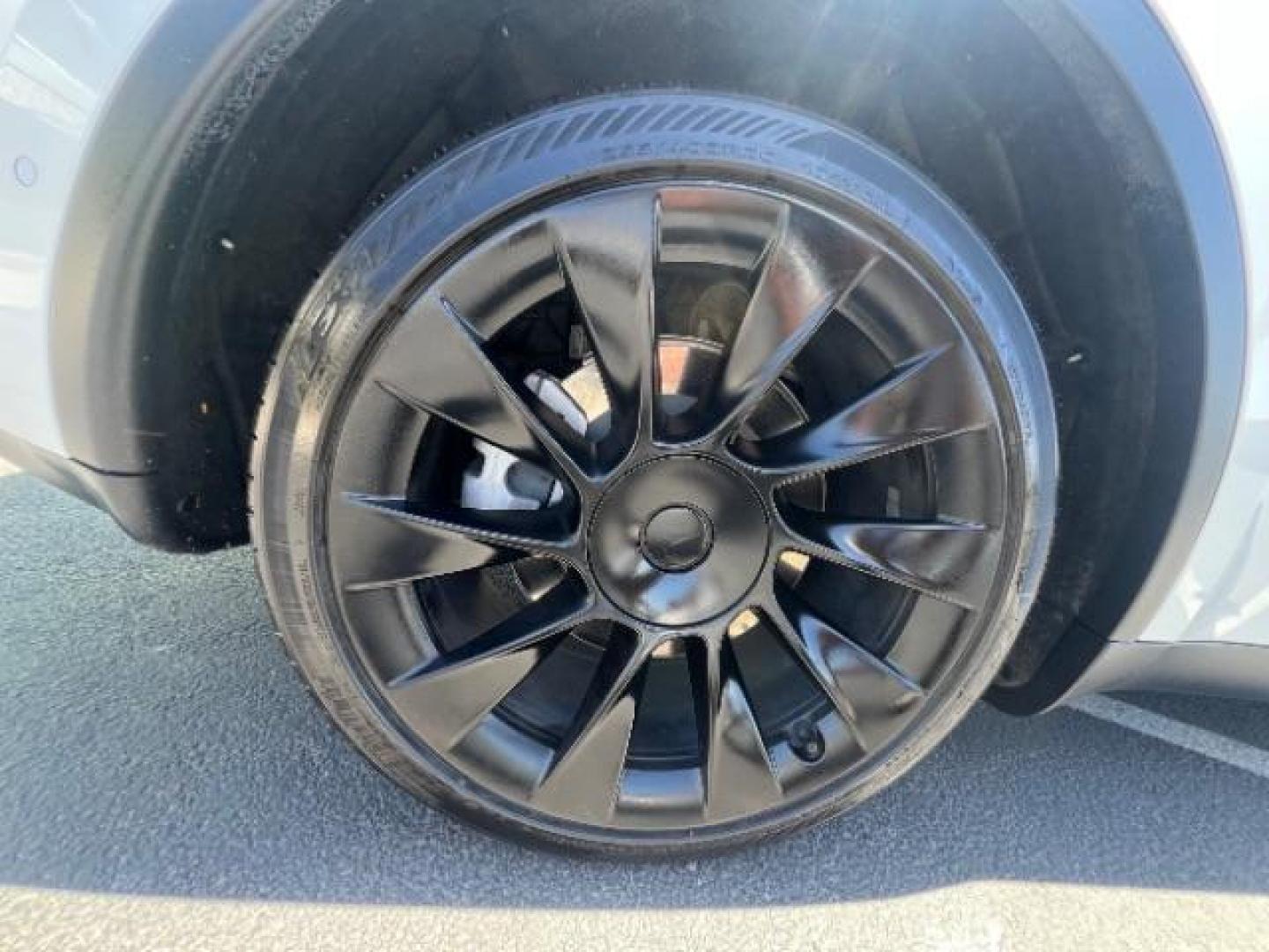 2021 Pearl White Multi-Coat /White/Black Tesla Model Y Long Range Dual Motor All-Wheel Drive (5YJYGDEE7MF) with an ELECTRIC engine, Electric transmission, located at 1865 East Red Hills Pkwy, St. George, 84770, (435) 628-0023, 37.120850, -113.543640 - Excellent Tesla Model Y Long Range All Wheel Drive. HW3, Interior and exterior in great condition. Small scratches and dings as pictured. Every Tesla we sell has had cabin air filter replaced, radiator cleaned, fluids topped AND comes with a mobile charging kit! Battery is healthy and gets 270 on- Photo#8