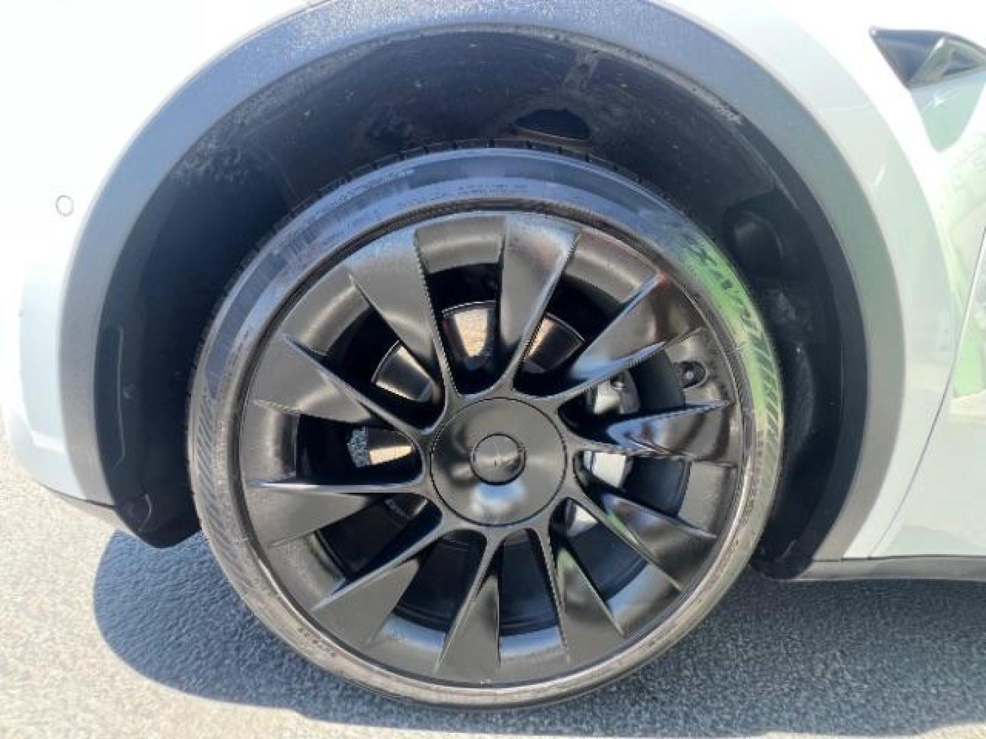 2021 Pearl White Multi-Coat /White/Black Tesla Model Y Long Range Dual Motor All-Wheel Drive (5YJYGDEE7MF) with an ELECTRIC engine, Electric transmission, located at 1865 East Red Hills Pkwy, St. George, 84770, (435) 628-0023, 37.120850, -113.543640 - Excellent Tesla Model Y Long Range All Wheel Drive. HW3, Interior and exterior in great condition. Small scratches and dings as pictured. Every Tesla we sell has had cabin air filter replaced, radiator cleaned, fluids topped AND comes with a mobile charging kit! Battery is healthy and gets 270 on- Photo#10