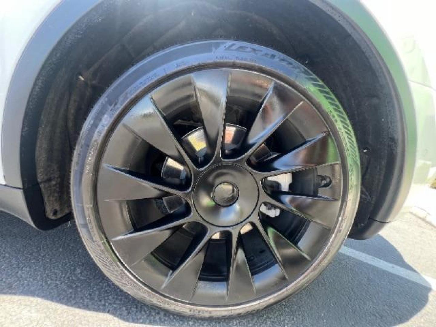 2021 Pearl White Multi-Coat /White/Black Tesla Model Y Long Range Dual Motor All-Wheel Drive (5YJYGDEE7MF) with an ELECTRIC engine, Electric transmission, located at 1865 East Red Hills Pkwy, St. George, 84770, (435) 628-0023, 37.120850, -113.543640 - Excellent Tesla Model Y Long Range All Wheel Drive. HW3, Interior and exterior in great condition. Small scratches and dings as pictured. Every Tesla we sell has had cabin air filter replaced, radiator cleaned, fluids topped AND comes with a mobile charging kit! Battery is healthy and gets 270 on- Photo#11