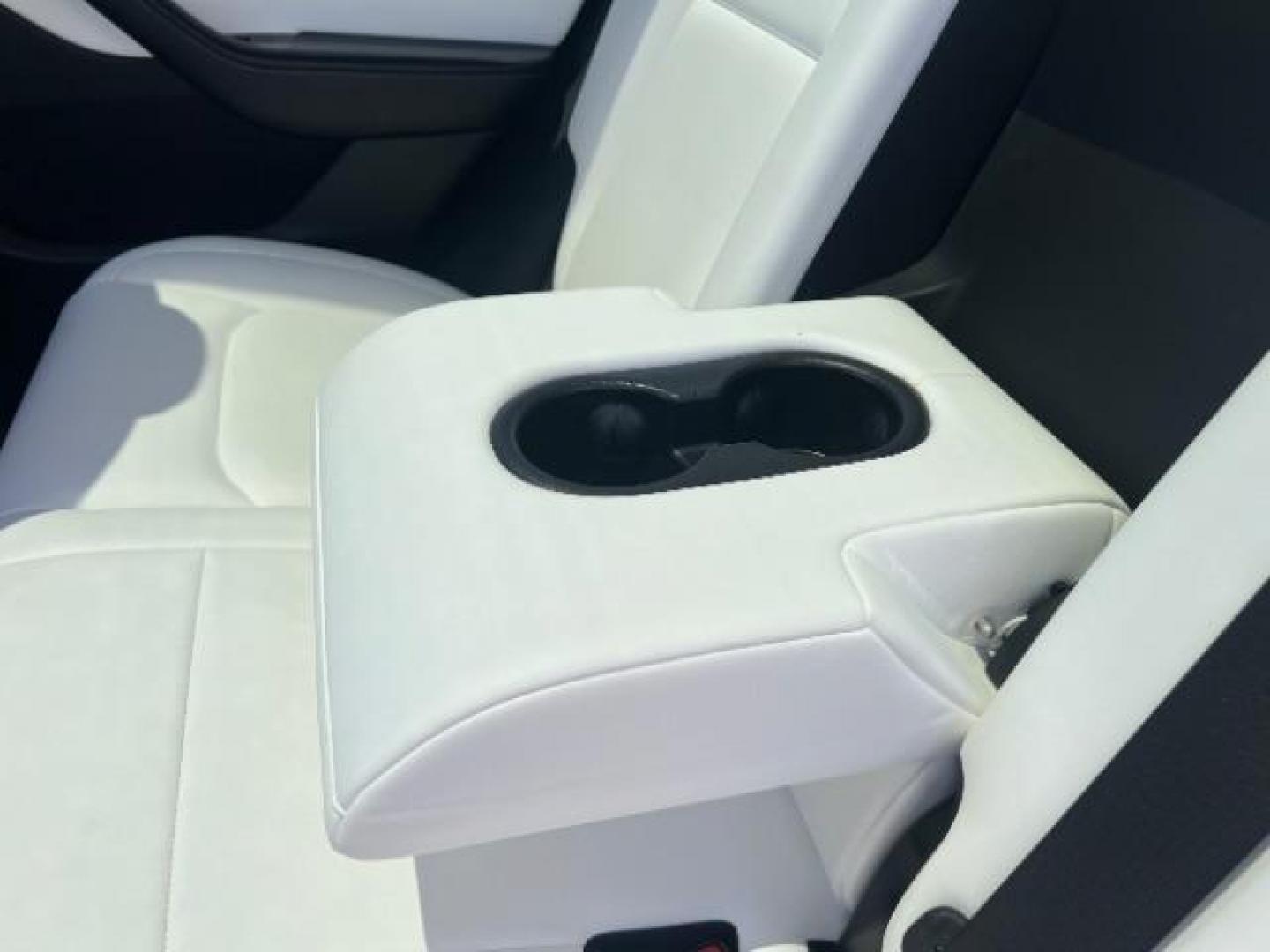 2021 Pearl White Multi-Coat /White/Black Tesla Model Y Long Range Dual Motor All-Wheel Drive (5YJYGDEE7MF) with an ELECTRIC engine, Electric transmission, located at 1865 East Red Hills Pkwy, St. George, 84770, (435) 628-0023, 37.120850, -113.543640 - Excellent Tesla Model Y Long Range All Wheel Drive. HW3, Interior and exterior in great condition. Small scratches and dings as pictured. Every Tesla we sell has had cabin air filter replaced, radiator cleaned, fluids topped AND comes with a mobile charging kit! Battery is healthy and gets 270 on- Photo#20