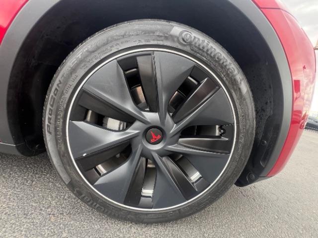 2022 Red Multi-Coat /Black Tesla Model Y Long Range Dual Motor All-Wheel Drive (7SAYGDEE8NF) with an ELECTRIC engine, Electric transmission, located at 1865 East Red Hills Pkwy, St. George, 84770, (435) 628-0023, 37.120850, -113.543640 - Excellent Tesla Model Y Long Range All Wheel Drive. HW3, Interior and exterior in great condition. Small scratches and dings as pictured. Every Tesla we sell has had cabin air filter replaced, radiator cleaned, fluids topped AND comes with a mobile charging kit! Battery is healthy and gets 270 on - Photo#10