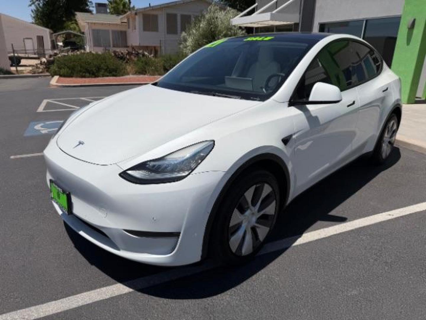 2021 Pearl White Multi-Coat /White/Black Tesla Model Y Long Range Dual Motor All-Wheel Drive (5YJYGDEE1MF) with an ELECTRIC engine, Electric transmission, located at 1865 East Red Hills Pkwy, St. George, 84770, (435) 628-0023, 37.120850, -113.543640- Photo#4