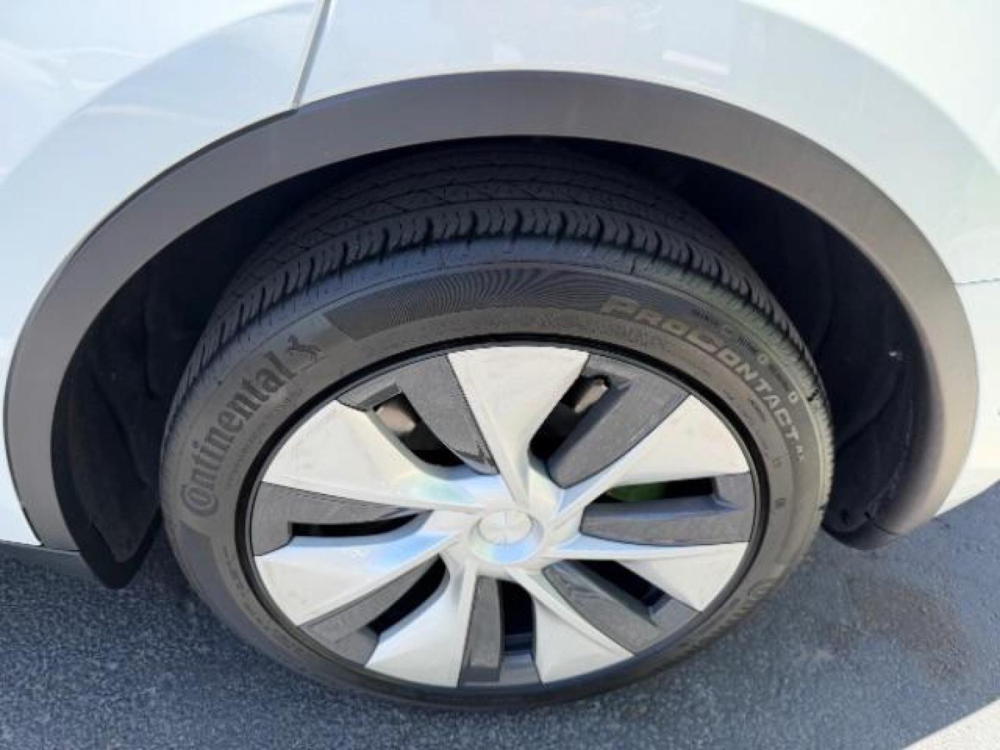 2021 Pearl White Multi-Coat /White/Black Tesla Model Y Long Range Dual Motor All-Wheel Drive (5YJYGDEE1MF) with an ELECTRIC engine, Electric transmission, located at 1865 East Red Hills Pkwy, St. George, 84770, (435) 628-0023, 37.120850, -113.543640- Photo#13