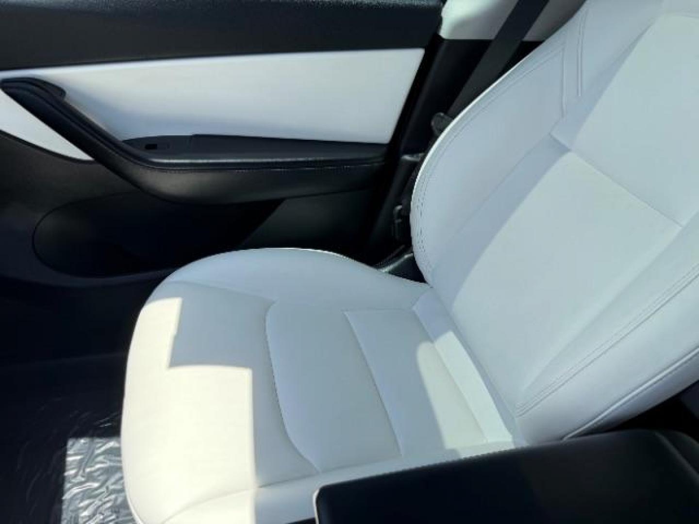 2021 Pearl White Multi-Coat /White/Black Tesla Model Y Long Range Dual Motor All-Wheel Drive (5YJYGDEE1MF) with an ELECTRIC engine, Electric transmission, located at 1865 East Red Hills Pkwy, St. George, 84770, (435) 628-0023, 37.120850, -113.543640- Photo#32