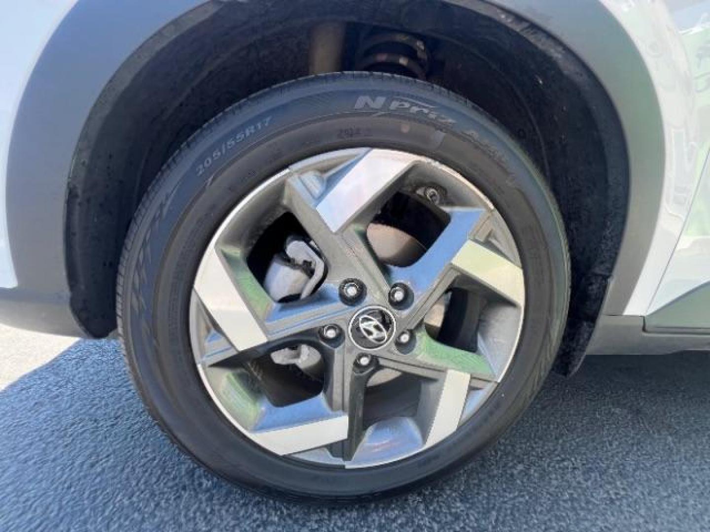 2024 Lunar White /Black Hyundai Venue SEL (KMHRC8A3XRU) with an Smartstream 1.6L I-4 DOHC engine, Automatic transmission, located at 1865 East Red Hills Pkwy, St. George, 84770, (435) 628-0023, 37.120850, -113.543640 - Photo#9