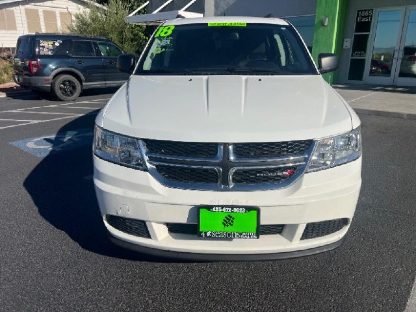 2018 Vice White /Black Dodge Journey SE (3C4PDCAB5JT) with an Tigershark MultiAir 2.4L I-4 DOHC engine, Automatic transmission, located at 1865 East Red Hills Pkwy, St. George, 84770, (435) 628-0023, 37.120850, -113.543640- Photo#1