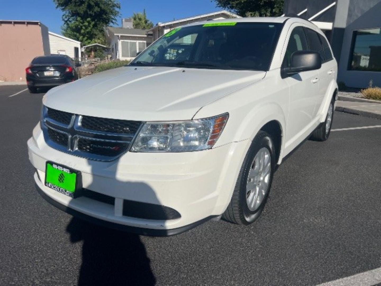 2018 Vice White /Black Dodge Journey SE (3C4PDCAB5JT) with an Tigershark MultiAir 2.4L I-4 DOHC engine, Automatic transmission, located at 1865 East Red Hills Pkwy, St. George, 84770, (435) 628-0023, 37.120850, -113.543640- Photo#2