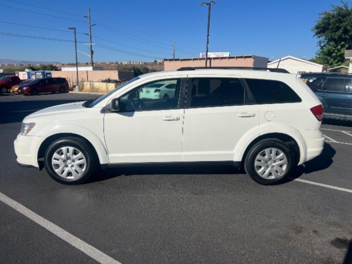 2018 Vice White /Black Dodge Journey SE (3C4PDCAB5JT) with an Tigershark MultiAir 2.4L I-4 DOHC engine, Automatic transmission, located at 1865 East Red Hills Pkwy, St. George, 84770, (435) 628-0023, 37.120850, -113.543640- Photo#3