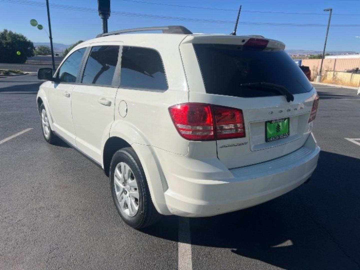 2018 Vice White /Black Dodge Journey SE (3C4PDCAB5JT) with an Tigershark MultiAir 2.4L I-4 DOHC engine, Automatic transmission, located at 1865 East Red Hills Pkwy, St. George, 84770, (435) 628-0023, 37.120850, -113.543640- Photo#4