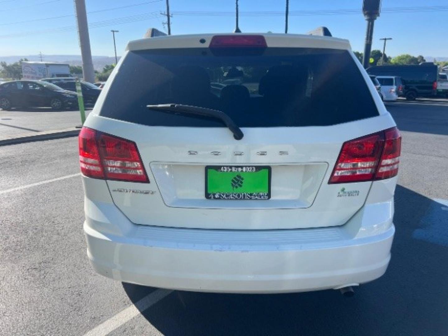 2018 Vice White /Black Dodge Journey SE (3C4PDCAB5JT) with an Tigershark MultiAir 2.4L I-4 DOHC engine, Automatic transmission, located at 1865 East Red Hills Pkwy, St. George, 84770, (435) 628-0023, 37.120850, -113.543640- Photo#5