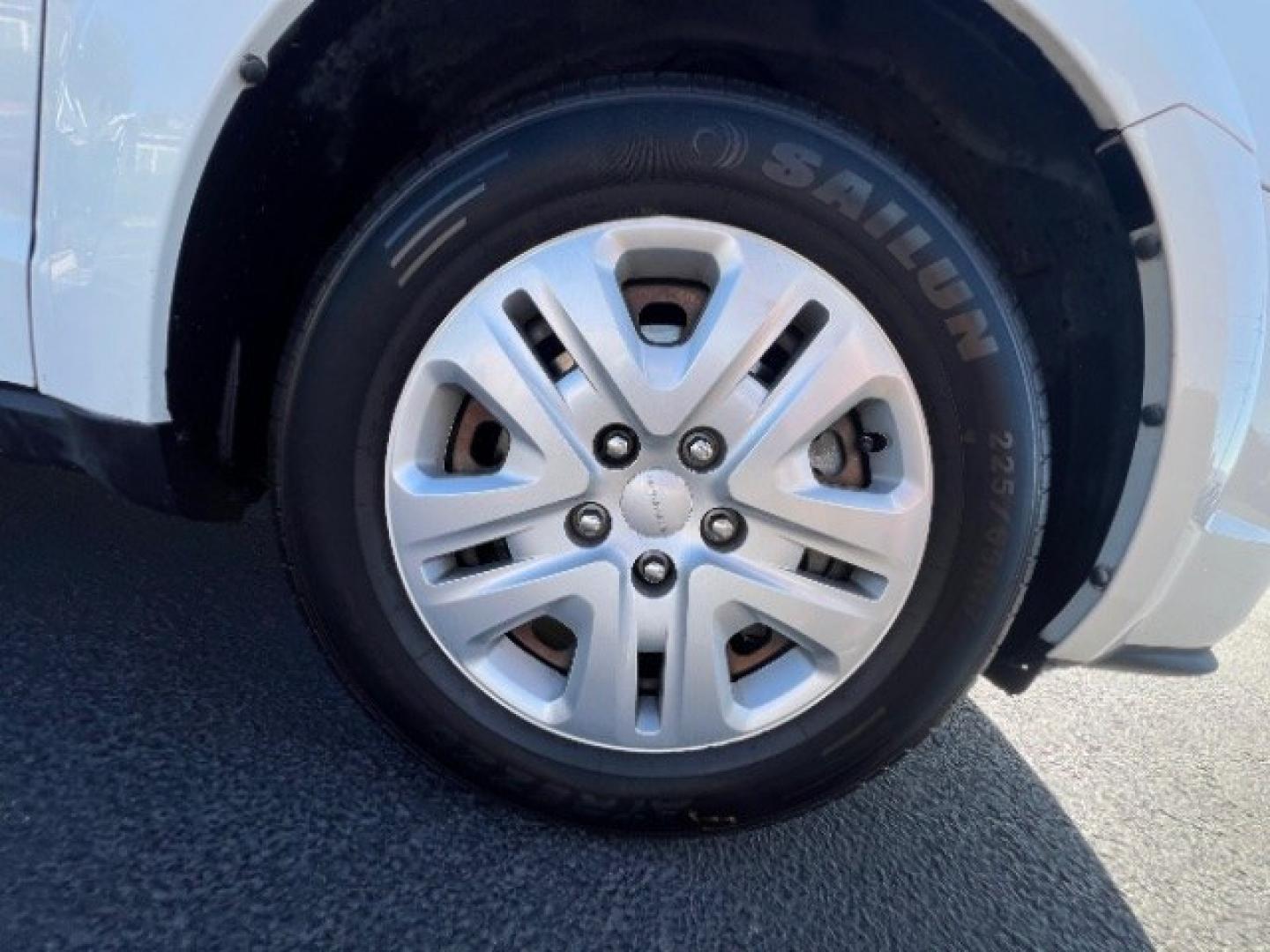 2018 Vice White /Black Dodge Journey SE (3C4PDCAB5JT) with an Tigershark MultiAir 2.4L I-4 DOHC engine, Automatic transmission, located at 1865 East Red Hills Pkwy, St. George, 84770, (435) 628-0023, 37.120850, -113.543640- Photo#9