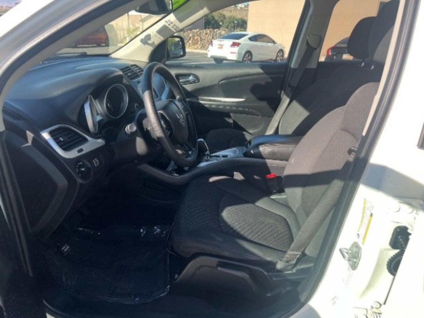 2018 Vice White /Black Dodge Journey SE (3C4PDCAB5JT) with an Tigershark MultiAir 2.4L I-4 DOHC engine, Automatic transmission, located at 1865 East Red Hills Pkwy, St. George, 84770, (435) 628-0023, 37.120850, -113.543640- Photo#14