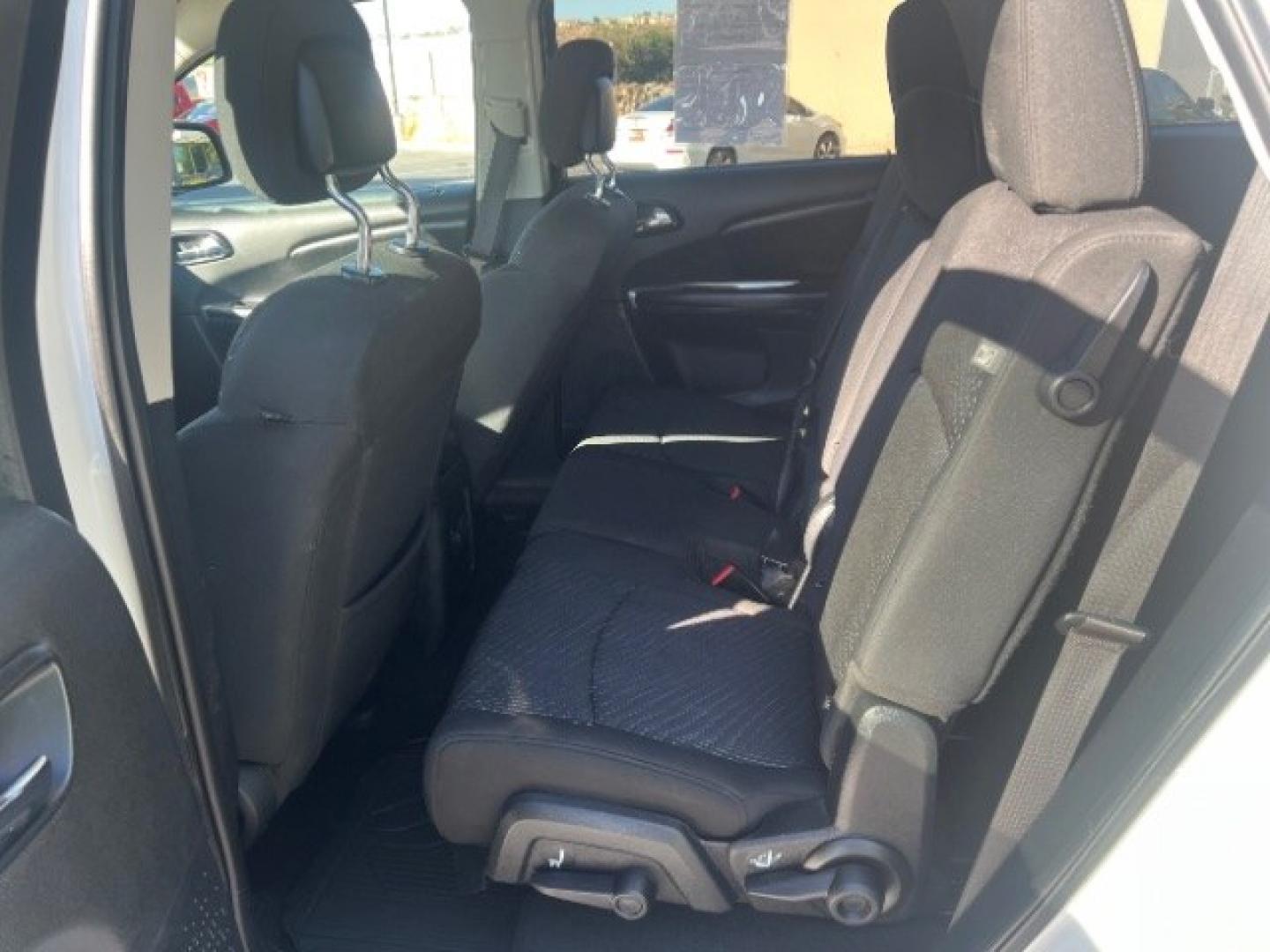 2018 Vice White /Black Dodge Journey SE (3C4PDCAB5JT) with an Tigershark MultiAir 2.4L I-4 DOHC engine, Automatic transmission, located at 1865 East Red Hills Pkwy, St. George, 84770, (435) 628-0023, 37.120850, -113.543640- Photo#20
