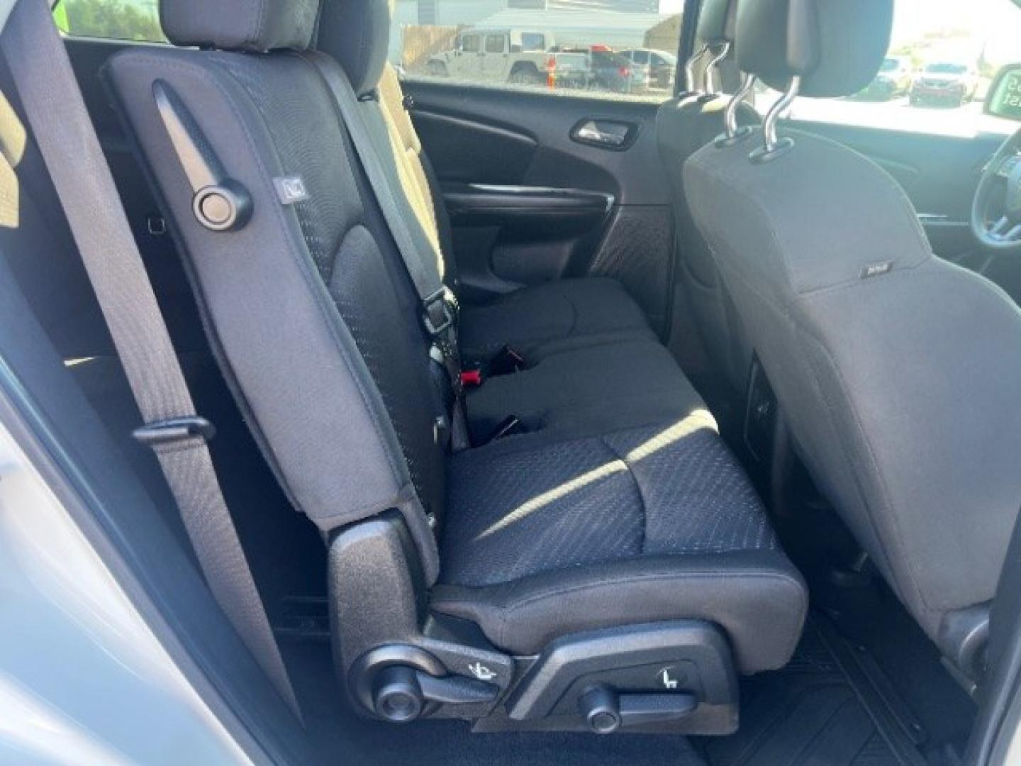 2018 Vice White /Black Dodge Journey SE (3C4PDCAB5JT) with an Tigershark MultiAir 2.4L I-4 DOHC engine, Automatic transmission, located at 1865 East Red Hills Pkwy, St. George, 84770, (435) 628-0023, 37.120850, -113.543640- Photo#28