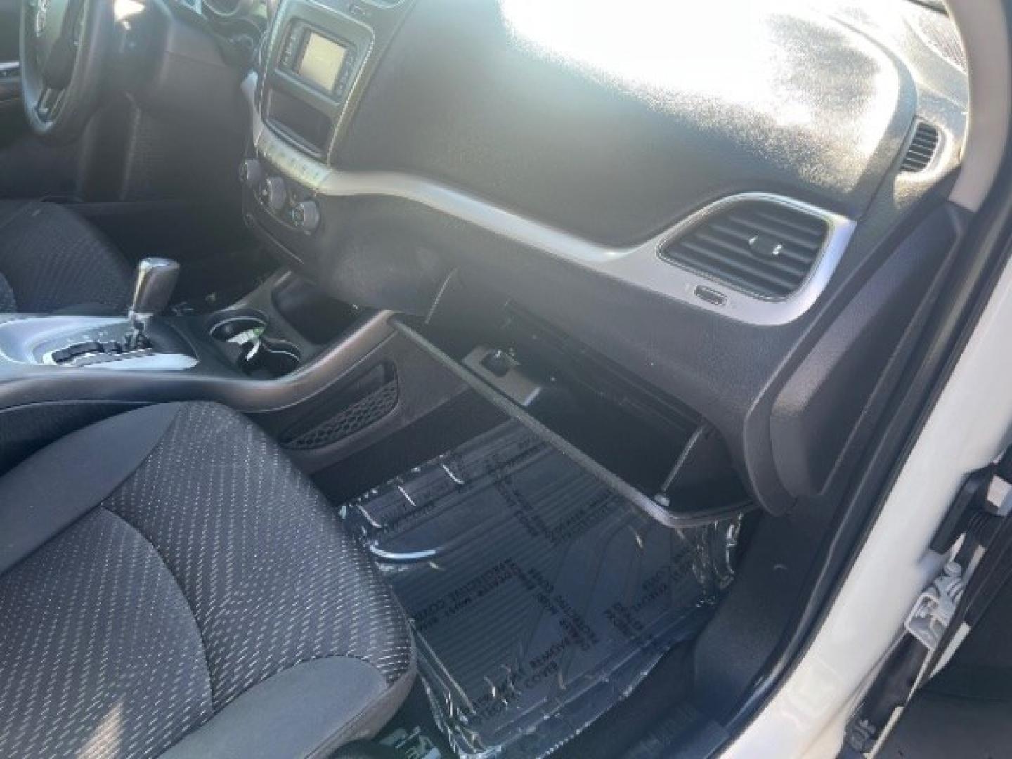 2018 Vice White /Black Dodge Journey SE (3C4PDCAB5JT) with an Tigershark MultiAir 2.4L I-4 DOHC engine, Automatic transmission, located at 1865 East Red Hills Pkwy, St. George, 84770, (435) 628-0023, 37.120850, -113.543640- Photo#31