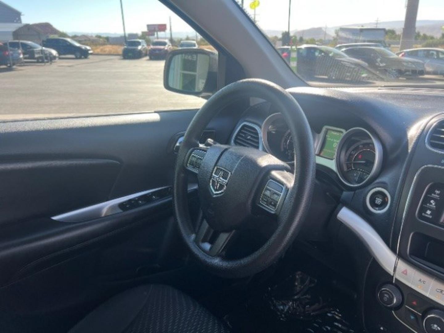 2018 Vice White /Black Dodge Journey SE (3C4PDCAB5JT) with an Tigershark MultiAir 2.4L I-4 DOHC engine, Automatic transmission, located at 1865 East Red Hills Pkwy, St. George, 84770, (435) 628-0023, 37.120850, -113.543640- Photo#32
