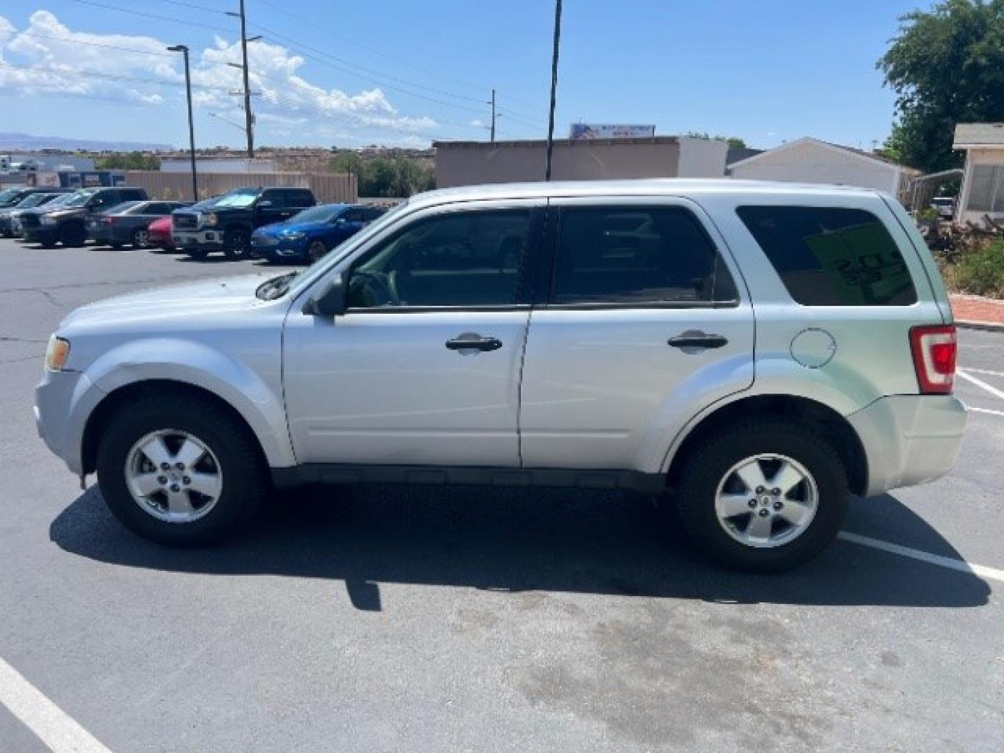 2011 Ingot Silver Metallic /Stone Ford Escape XLS (1FMCU0C74BK) with an Duratec 2.5L I-4 DOHC engine, Automatic transmission, located at 1865 East Red Hills Pkwy, St. George, 84770, (435) 628-0023, 37.120850, -113.543640- Photo#3