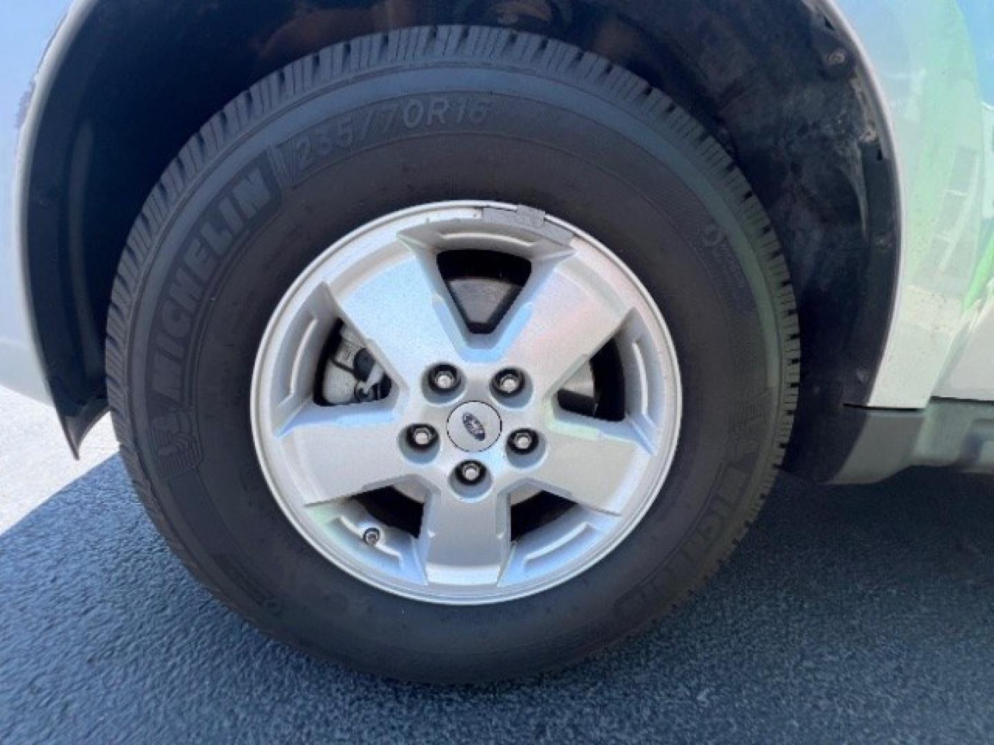 2011 Ingot Silver Metallic /Stone Ford Escape XLS (1FMCU0C74BK) with an Duratec 2.5L I-4 DOHC engine, Automatic transmission, located at 1865 East Red Hills Pkwy, St. George, 84770, (435) 628-0023, 37.120850, -113.543640- Photo#9