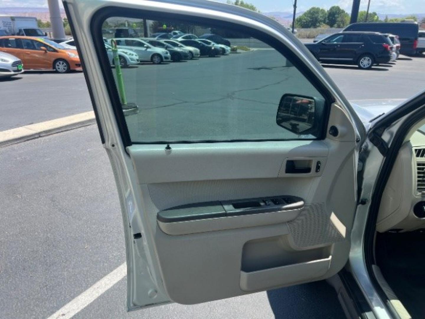 2011 Ingot Silver Metallic /Stone Ford Escape XLS (1FMCU0C74BK) with an Duratec 2.5L I-4 DOHC engine, Automatic transmission, located at 1865 East Red Hills Pkwy, St. George, 84770, (435) 628-0023, 37.120850, -113.543640- Photo#12