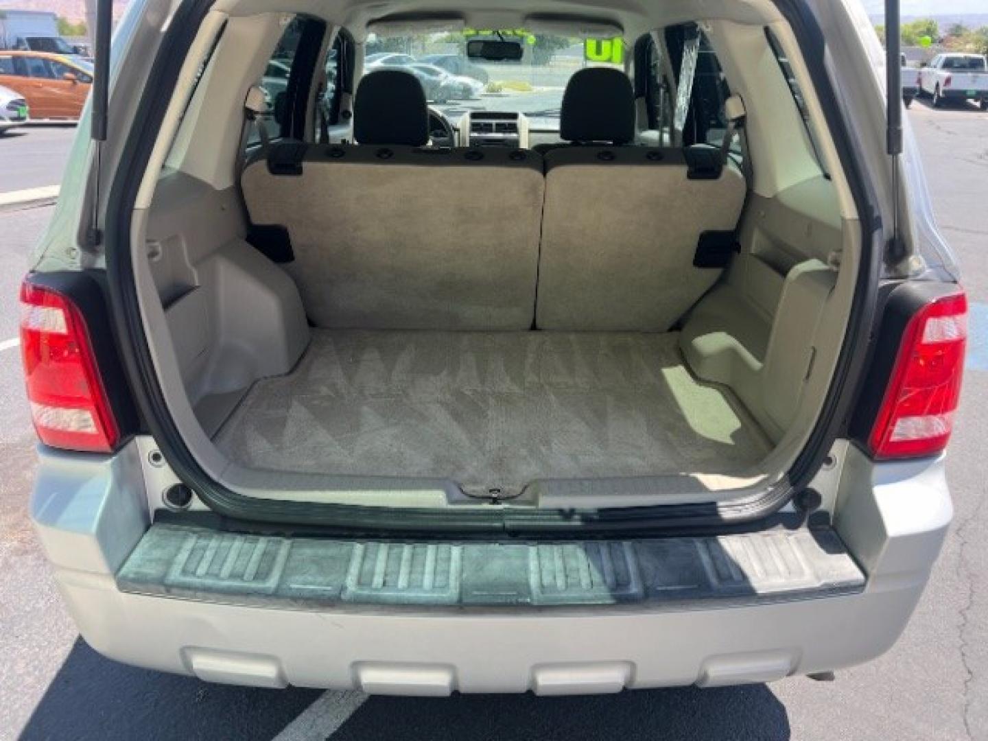 2011 Ingot Silver Metallic /Stone Ford Escape XLS (1FMCU0C74BK) with an Duratec 2.5L I-4 DOHC engine, Automatic transmission, located at 1865 East Red Hills Pkwy, St. George, 84770, (435) 628-0023, 37.120850, -113.543640- Photo#23