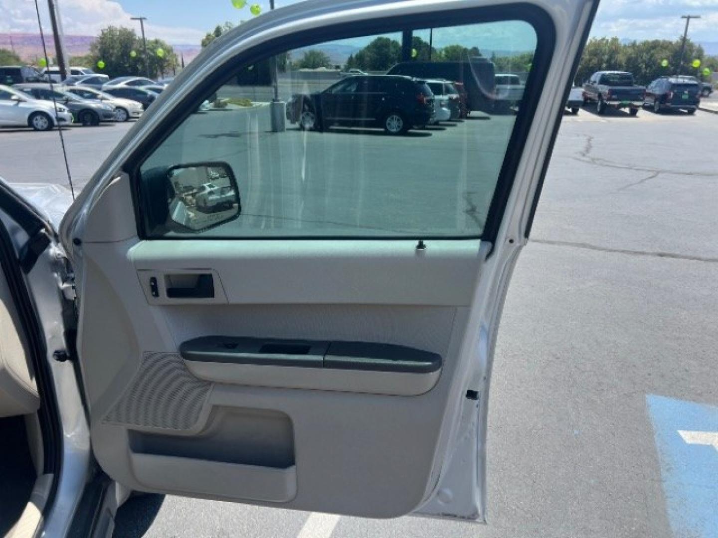 2011 Ingot Silver Metallic /Stone Ford Escape XLS (1FMCU0C74BK) with an Duratec 2.5L I-4 DOHC engine, Automatic transmission, located at 1865 East Red Hills Pkwy, St. George, 84770, (435) 628-0023, 37.120850, -113.543640- Photo#26