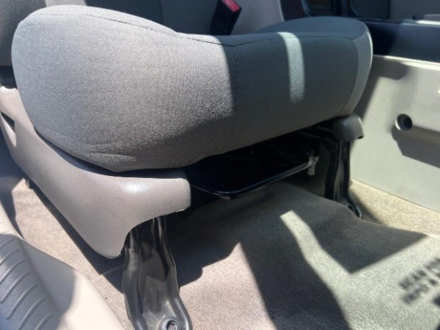 2011 Ingot Silver Metallic /Stone Ford Escape XLS (1FMCU0C74BK) with an Duratec 2.5L I-4 DOHC engine, Automatic transmission, located at 1865 East Red Hills Pkwy, St. George, 84770, (435) 628-0023, 37.120850, -113.543640- Photo#27