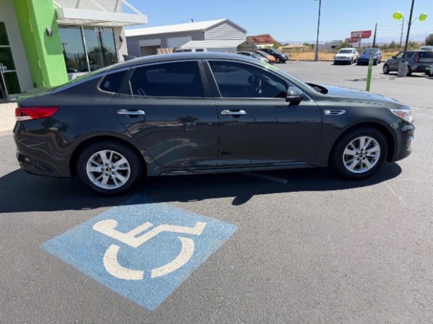 2016 Titanium Gray /Beige Kia Optima LX (5XXGT4L3XGG) with an Theta II 2.4L I-4 gasoline direct injection engine, Automatic transmission, located at 940 North Main Street, Cedar City, UT, 84720, (435) 628-0023, 37.692936, -113.061897 - We specialize in helping ALL people get the best financing available. No matter your credit score, good, bad or none we can get you an amazing rate. Had a bankruptcy, divorce, or repossessions? We give you the green light to get your credit back on the road. Low down and affordable payments that fit- Photo#9