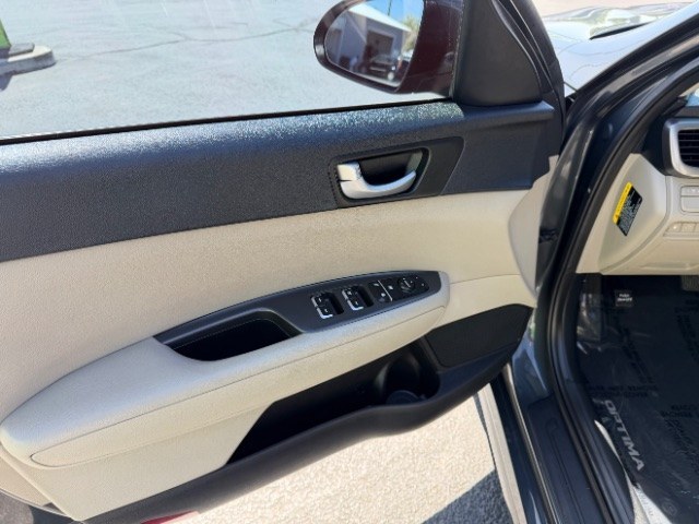 2016 Titanium Gray /Beige Kia Optima LX (5XXGT4L3XGG) with an Theta II 2.4L I-4 gasoline direct injection engine, Automatic transmission, located at 940 North Main Street, Cedar City, UT, 84720, (435) 628-0023, 37.692936, -113.061897 - We specialize in helping ALL people get the best financing available. No matter your credit score, good, bad or none we can get you an amazing rate. Had a bankruptcy, divorce, or repossessions? We give you the green light to get your credit back on the road. Low down and affordable payments that fit- Photo#21