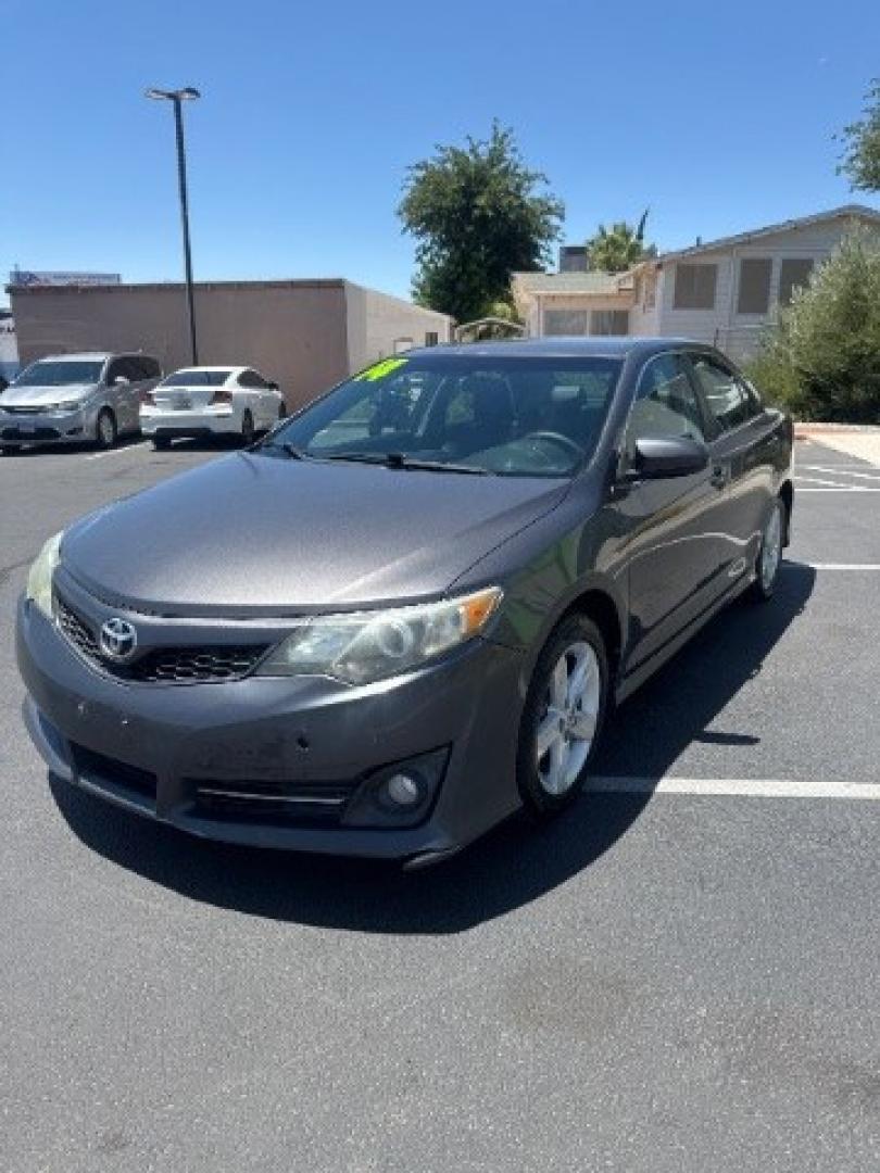 2014 Cosmic Gray Mica /Ash Toyota Camry L | LE | XLE | SE | SE Sport (4T1BF1FK8EU) with an 2.5L I-4 DOHC engine, Automatic transmission, located at 1865 East Red Hills Pkwy, St. George, 84770, (435) 628-0023, 37.120850, -113.543640 - We specialize in helping ALL people get the best financing available. No matter your credit score, good, bad or none we can get you an amazing rate. Had a bankruptcy, divorce, or repossessions? We give you the green light to get your credit back on the road. Low down and affordable payments that fit- Photo#2