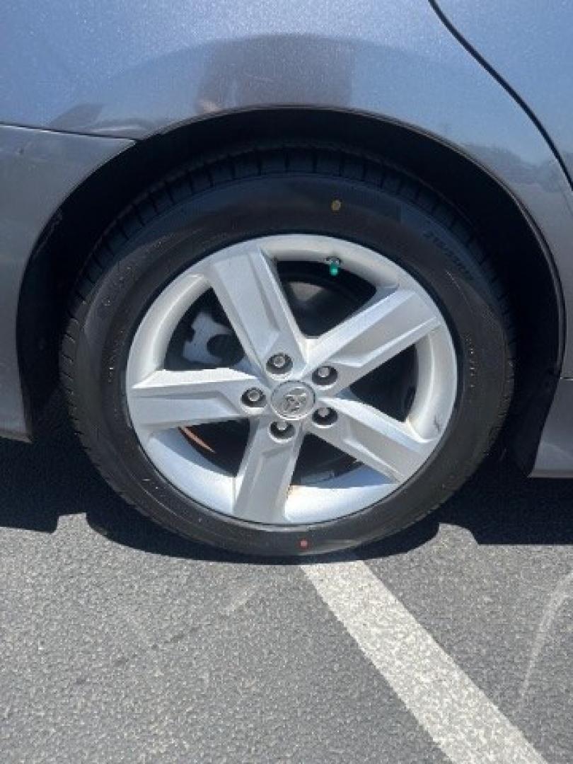 2014 Cosmic Gray Mica /Ash Toyota Camry L | LE | XLE | SE | SE Sport (4T1BF1FK8EU) with an 2.5L I-4 DOHC engine, Automatic transmission, located at 1865 East Red Hills Pkwy, St. George, 84770, (435) 628-0023, 37.120850, -113.543640 - We specialize in helping ALL people get the best financing available. No matter your credit score, good, bad or none we can get you an amazing rate. Had a bankruptcy, divorce, or repossessions? We give you the green light to get your credit back on the road. Low down and affordable payments that fit- Photo#9