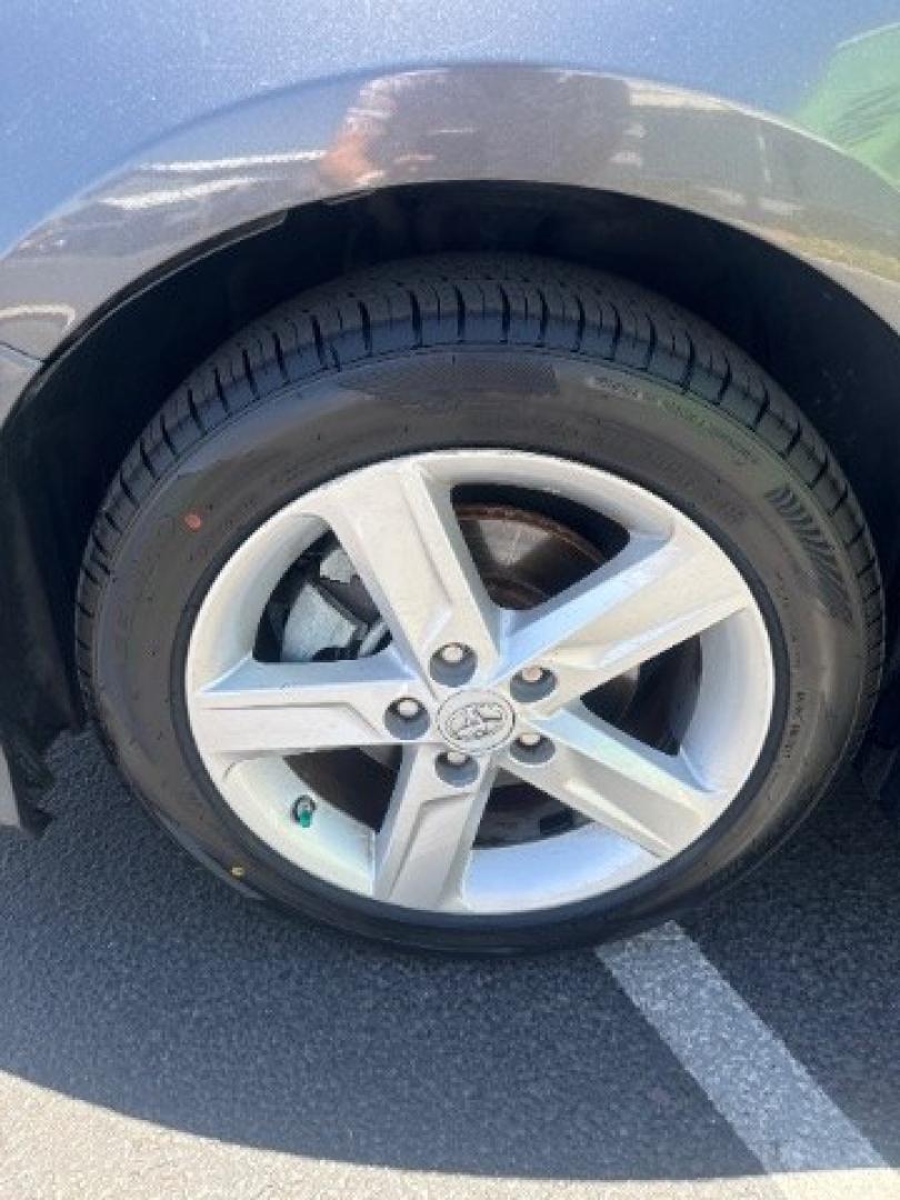 2014 Cosmic Gray Mica /Ash Toyota Camry L | LE | XLE | SE | SE Sport (4T1BF1FK8EU) with an 2.5L I-4 DOHC engine, Automatic transmission, located at 1865 East Red Hills Pkwy, St. George, 84770, (435) 628-0023, 37.120850, -113.543640 - We specialize in helping ALL people get the best financing available. No matter your credit score, good, bad or none we can get you an amazing rate. Had a bankruptcy, divorce, or repossessions? We give you the green light to get your credit back on the road. Low down and affordable payments that fit- Photo#11