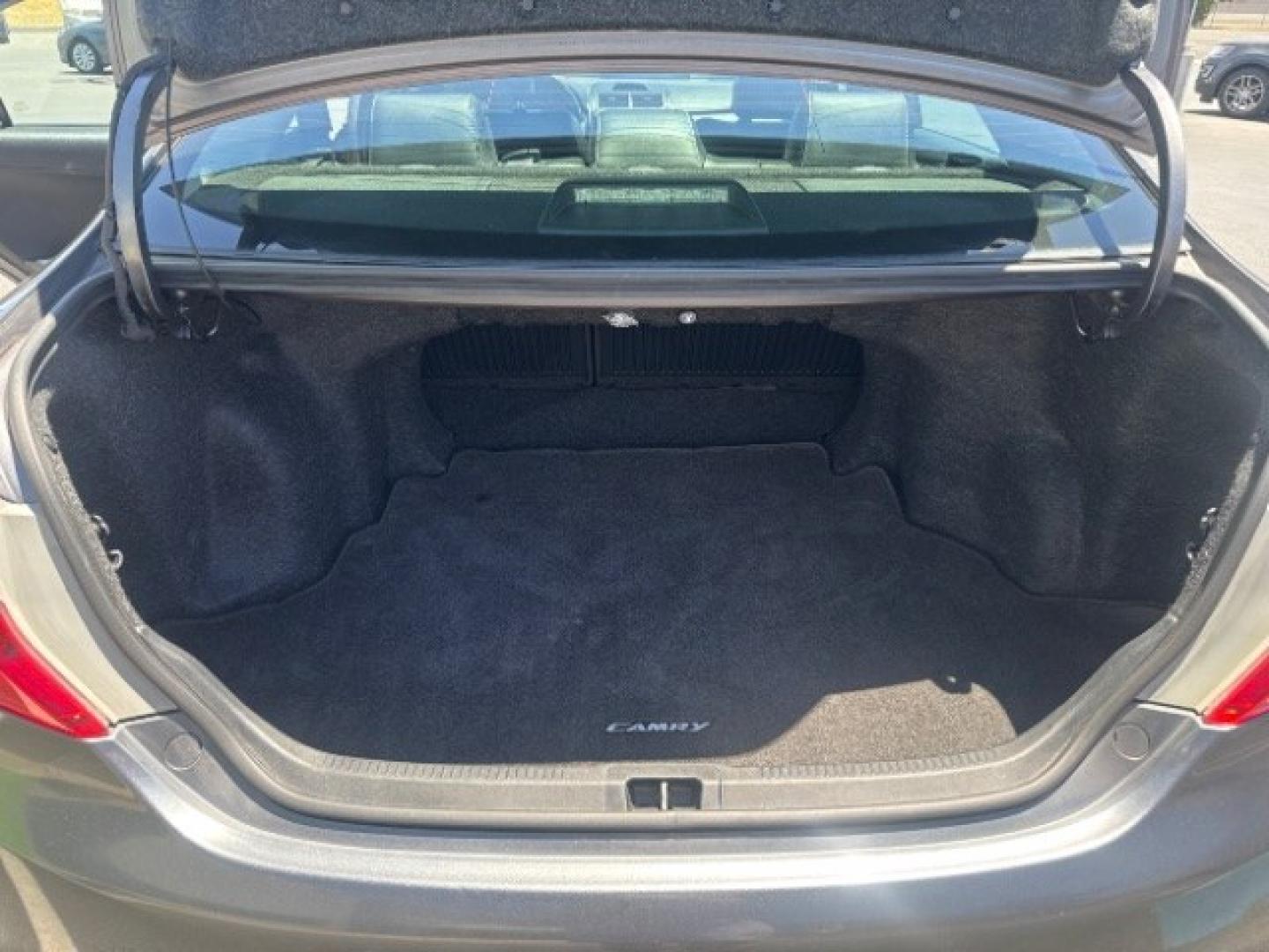 2014 Cosmic Gray Mica /Ash Toyota Camry L | LE | XLE | SE | SE Sport (4T1BF1FK8EU) with an 2.5L I-4 DOHC engine, Automatic transmission, located at 1865 East Red Hills Pkwy, St. George, 84770, (435) 628-0023, 37.120850, -113.543640 - We specialize in helping ALL people get the best financing available. No matter your credit score, good, bad or none we can get you an amazing rate. Had a bankruptcy, divorce, or repossessions? We give you the green light to get your credit back on the road. Low down and affordable payments that fit- Photo#20