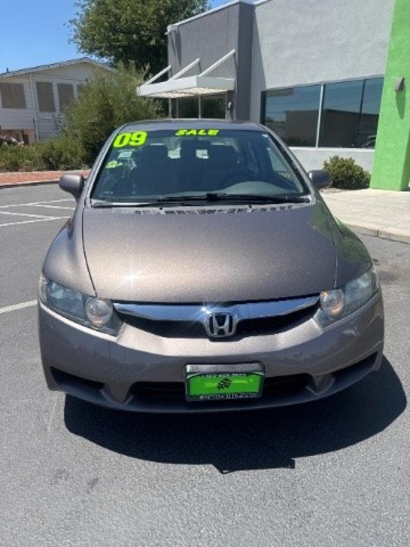 2009 Polished Metal Metallic /Gray Honda Civic LX (19XFA165X9E) with an 1.8L I-4 i-VTEC variable valve control engine, Automatic transmission, located at 1865 East Red Hills Pkwy, St. George, 84770, (435) 628-0023, 37.120850, -113.543640- Photo#1