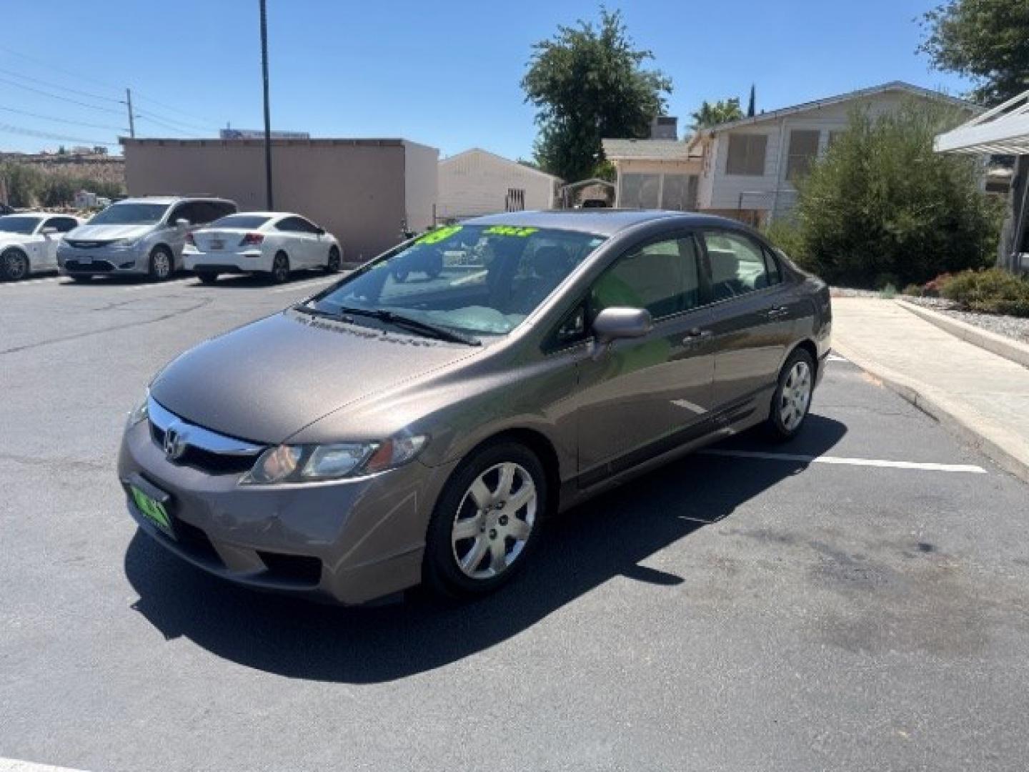 2009 Polished Metal Metallic /Gray Honda Civic LX (19XFA165X9E) with an 1.8L I-4 i-VTEC variable valve control engine, Automatic transmission, located at 1865 East Red Hills Pkwy, St. George, 84770, (435) 628-0023, 37.120850, -113.543640- Photo#2