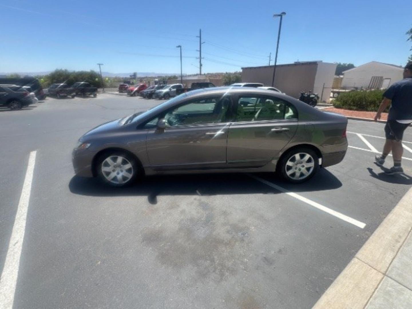 2009 Polished Metal Metallic /Gray Honda Civic LX (19XFA165X9E) with an 1.8L I-4 i-VTEC variable valve control engine, Automatic transmission, located at 1865 East Red Hills Pkwy, St. George, 84770, (435) 628-0023, 37.120850, -113.543640- Photo#3