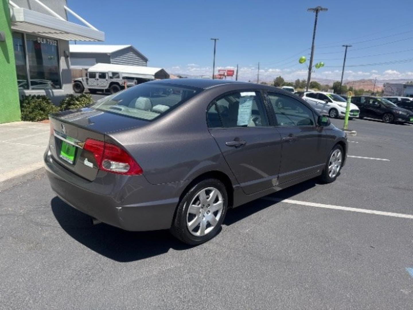 2009 Polished Metal Metallic /Gray Honda Civic LX (19XFA165X9E) with an 1.8L I-4 i-VTEC variable valve control engine, Automatic transmission, located at 1865 East Red Hills Pkwy, St. George, 84770, (435) 628-0023, 37.120850, -113.543640- Photo#6