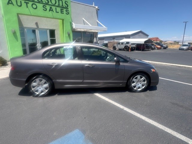 2009 Polished Metal Metallic /Gray Honda Civic LX (19XFA165X9E) with an 1.8L I-4 i-VTEC variable valve control engine, Automatic transmission, located at 1865 East Red Hills Pkwy, St. George, 84770, (435) 628-0023, 37.120850, -113.543640 - We specialize in helping ALL people get the best financing available. No matter your credit score, good, bad or none we can get you an amazing rate. Had a bankruptcy, divorce, or repossessions? We give you the green light to get your credit back on the road. Low down and affordable payments that fit- Photo#7