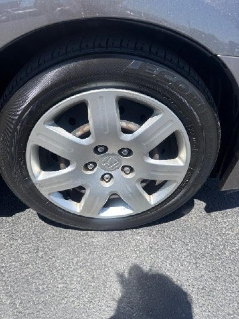 2009 Polished Metal Metallic /Gray Honda Civic LX (19XFA165X9E) with an 1.8L I-4 i-VTEC variable valve control engine, Automatic transmission, located at 1865 East Red Hills Pkwy, St. George, 84770, (435) 628-0023, 37.120850, -113.543640- Photo#8