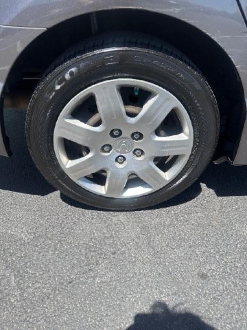 2009 Polished Metal Metallic /Gray Honda Civic LX (19XFA165X9E) with an 1.8L I-4 i-VTEC variable valve control engine, Automatic transmission, located at 1865 East Red Hills Pkwy, St. George, 84770, (435) 628-0023, 37.120850, -113.543640- Photo#9