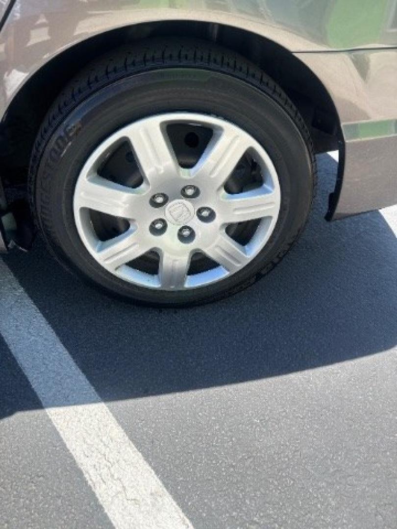 2009 Polished Metal Metallic /Gray Honda Civic LX (19XFA165X9E) with an 1.8L I-4 i-VTEC variable valve control engine, Automatic transmission, located at 1865 East Red Hills Pkwy, St. George, 84770, (435) 628-0023, 37.120850, -113.543640- Photo#10