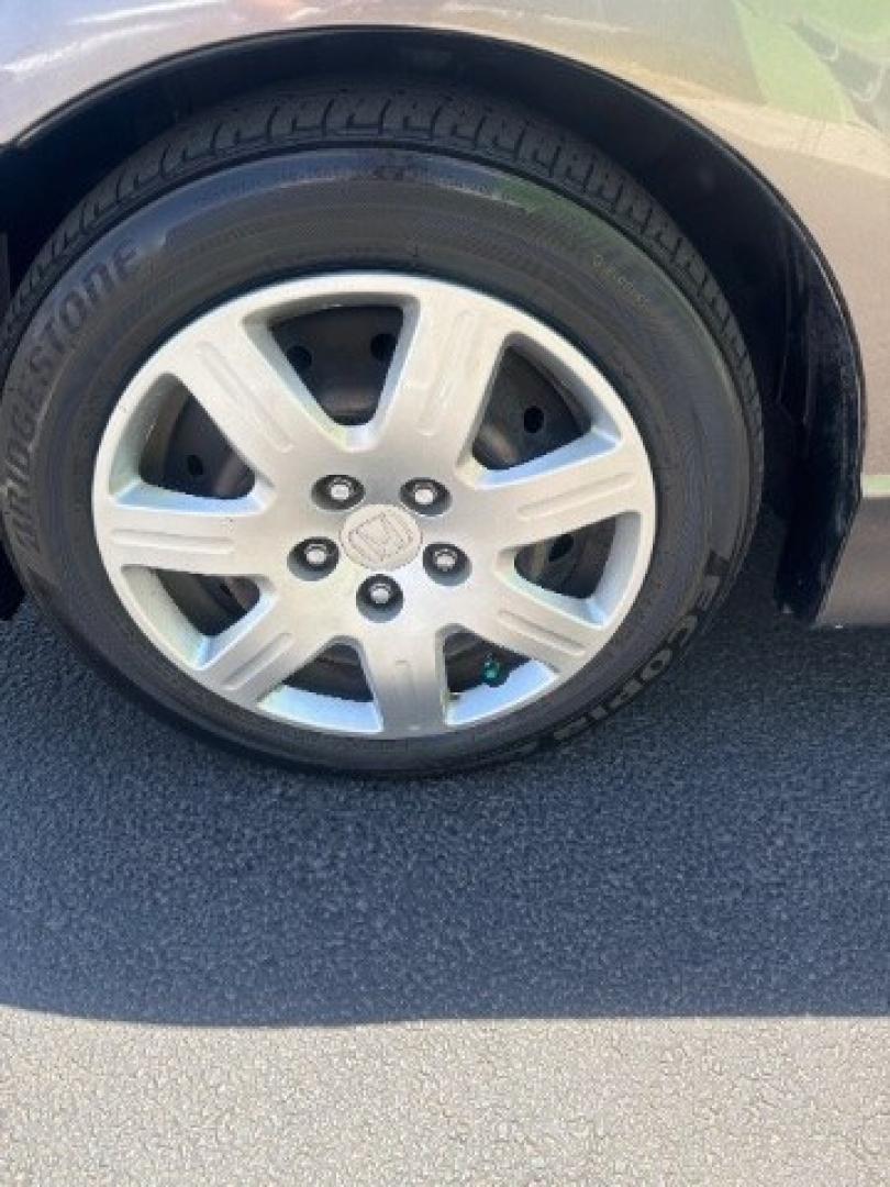 2009 Polished Metal Metallic /Gray Honda Civic LX (19XFA165X9E) with an 1.8L I-4 i-VTEC variable valve control engine, Automatic transmission, located at 1865 East Red Hills Pkwy, St. George, 84770, (435) 628-0023, 37.120850, -113.543640- Photo#11