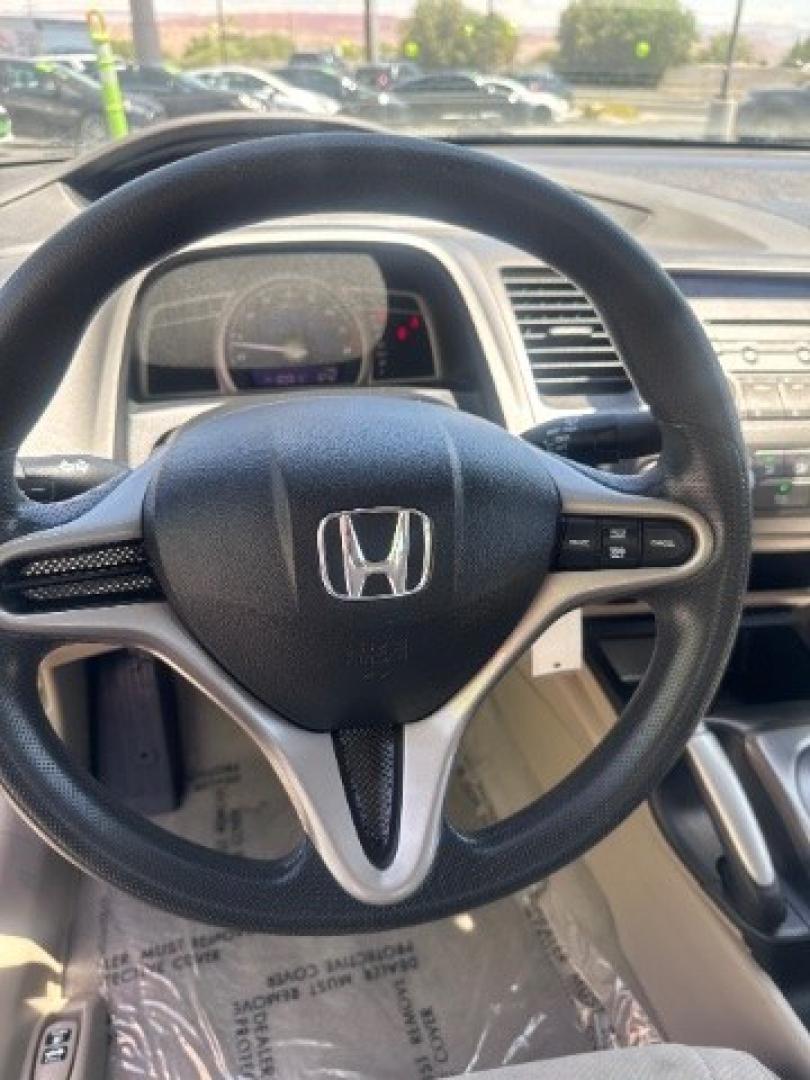 2009 Polished Metal Metallic /Gray Honda Civic LX (19XFA165X9E) with an 1.8L I-4 i-VTEC variable valve control engine, Automatic transmission, located at 1865 East Red Hills Pkwy, St. George, 84770, (435) 628-0023, 37.120850, -113.543640- Photo#13