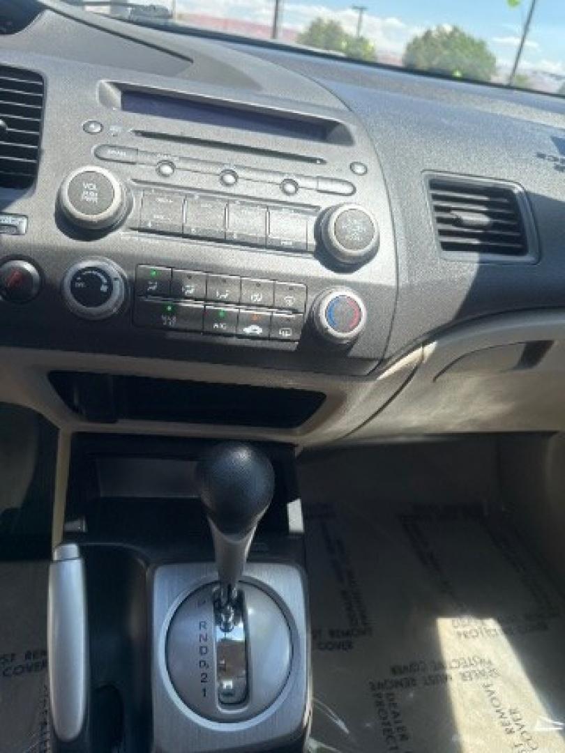 2009 Polished Metal Metallic /Gray Honda Civic LX (19XFA165X9E) with an 1.8L I-4 i-VTEC variable valve control engine, Automatic transmission, located at 1865 East Red Hills Pkwy, St. George, 84770, (435) 628-0023, 37.120850, -113.543640- Photo#15