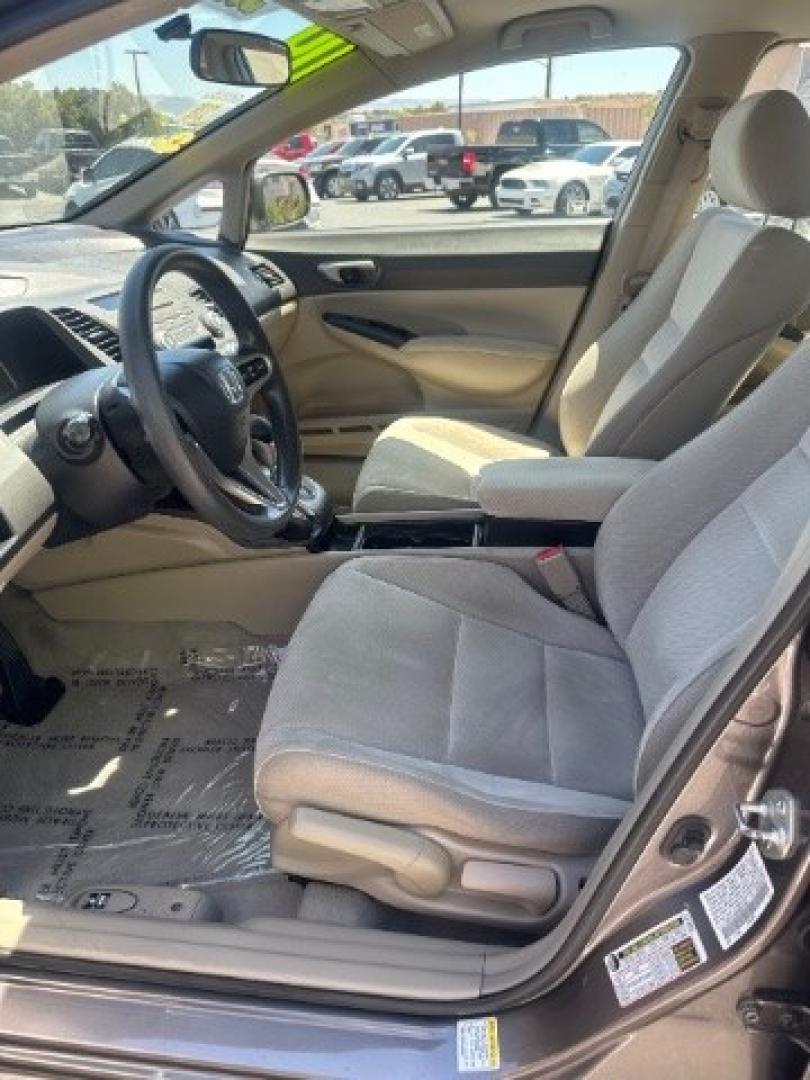 2009 Polished Metal Metallic /Gray Honda Civic LX (19XFA165X9E) with an 1.8L I-4 i-VTEC variable valve control engine, Automatic transmission, located at 1865 East Red Hills Pkwy, St. George, 84770, (435) 628-0023, 37.120850, -113.543640- Photo#16